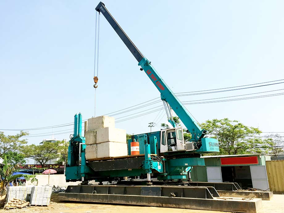 concrete pile driving robot