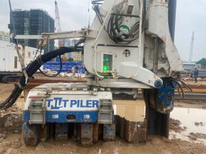 Larsen 100T palletizing robot