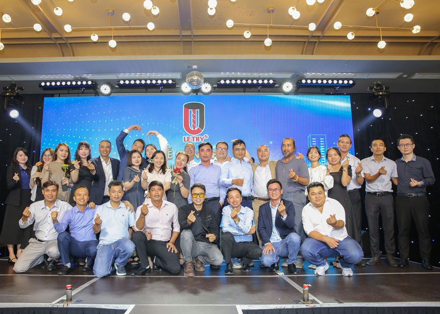 Tập thể cán bộ Công ty TNHH Xây dựng Lê Thy